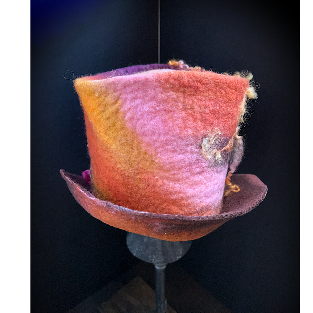 Felted top hat with rose - 24“