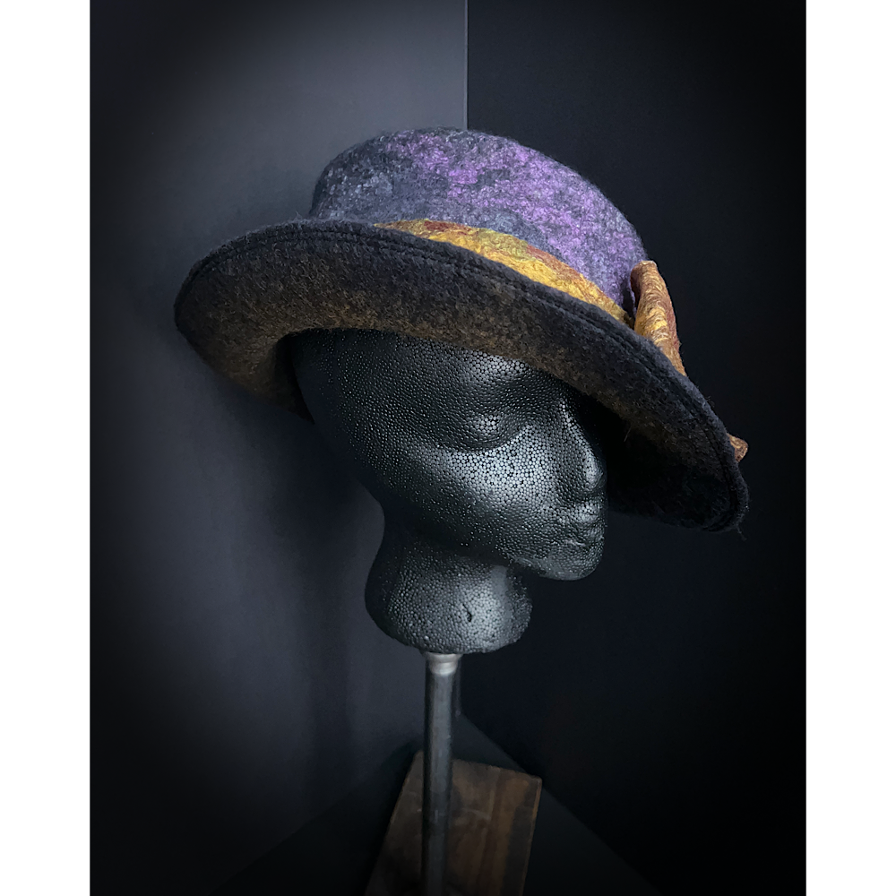 Felted hat with bow size 23.5”