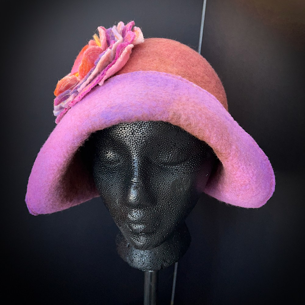 Felted flapper’s hat with rose size 23.5”