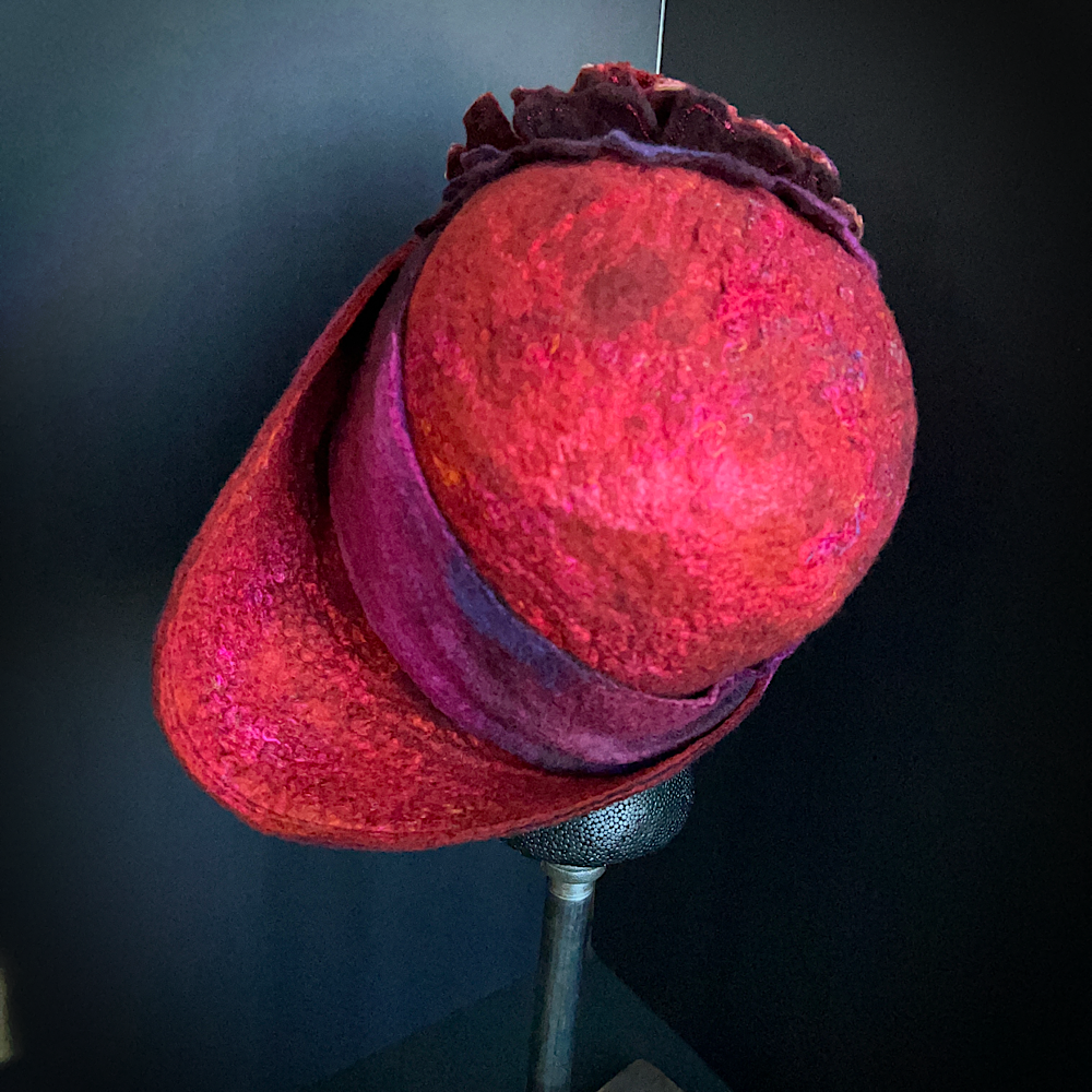 Felted flapper’s hat with rose size 23.5”