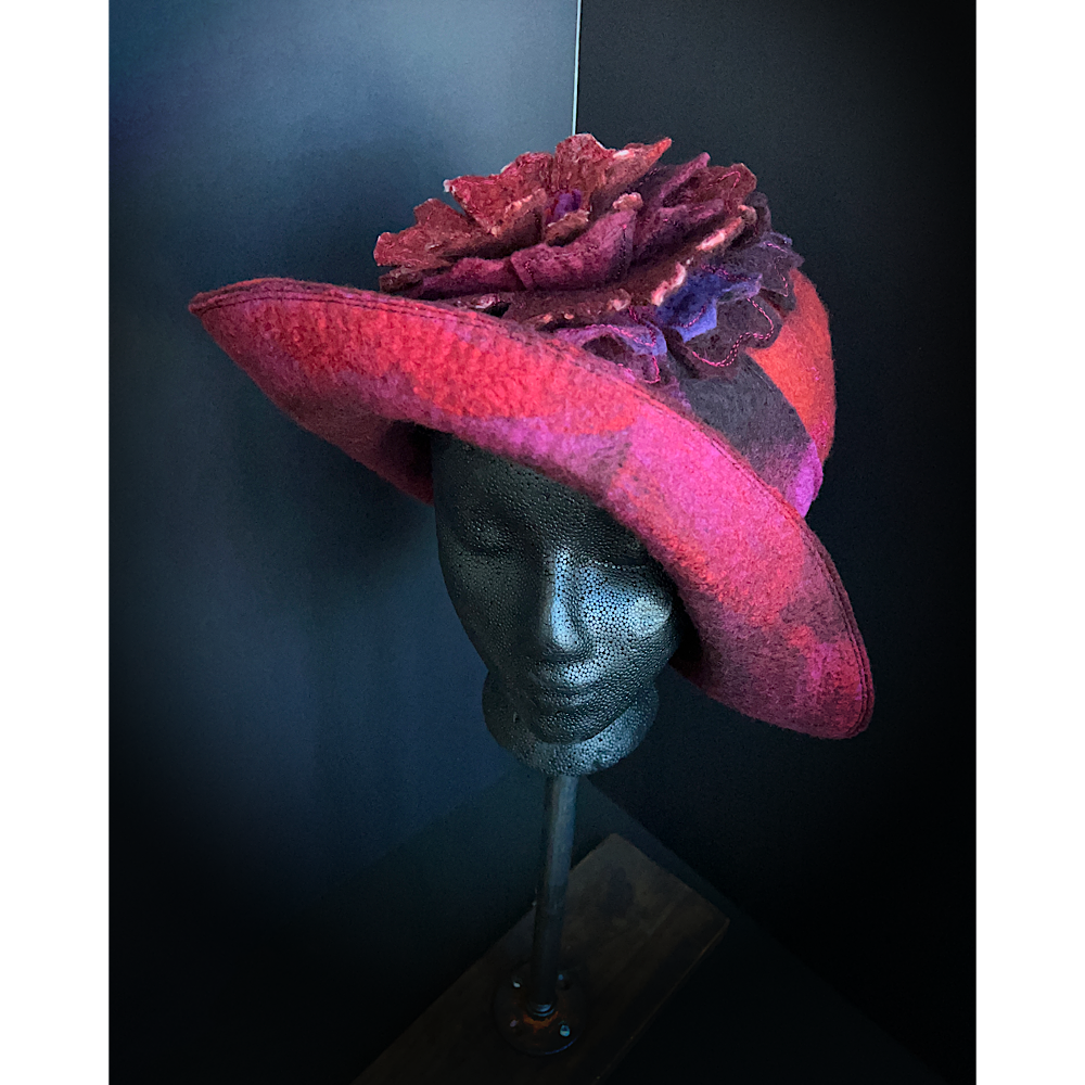 Felted flapper’s hat with rose size 23.5”
