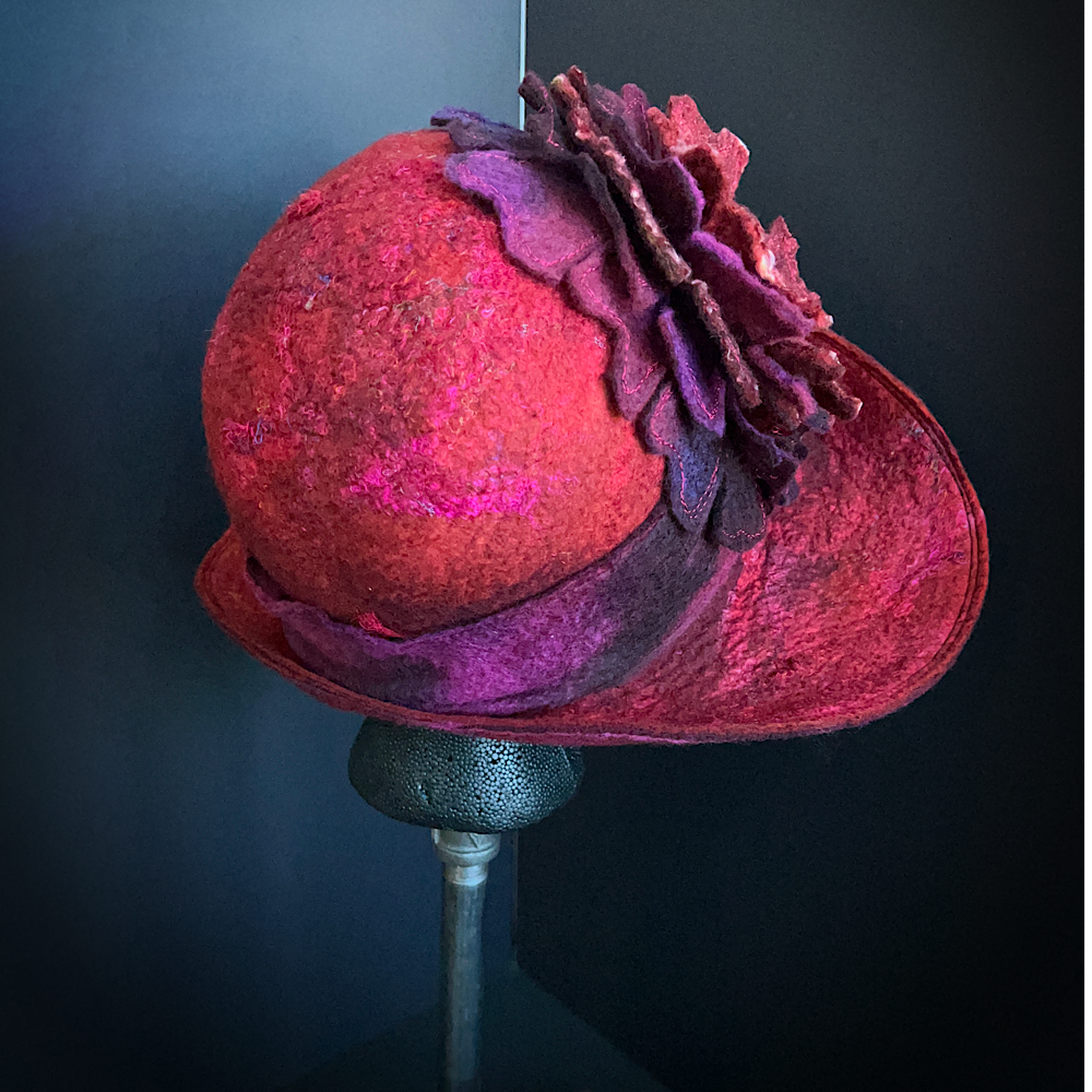 Felted flapper’s hat with rose size 23.5”