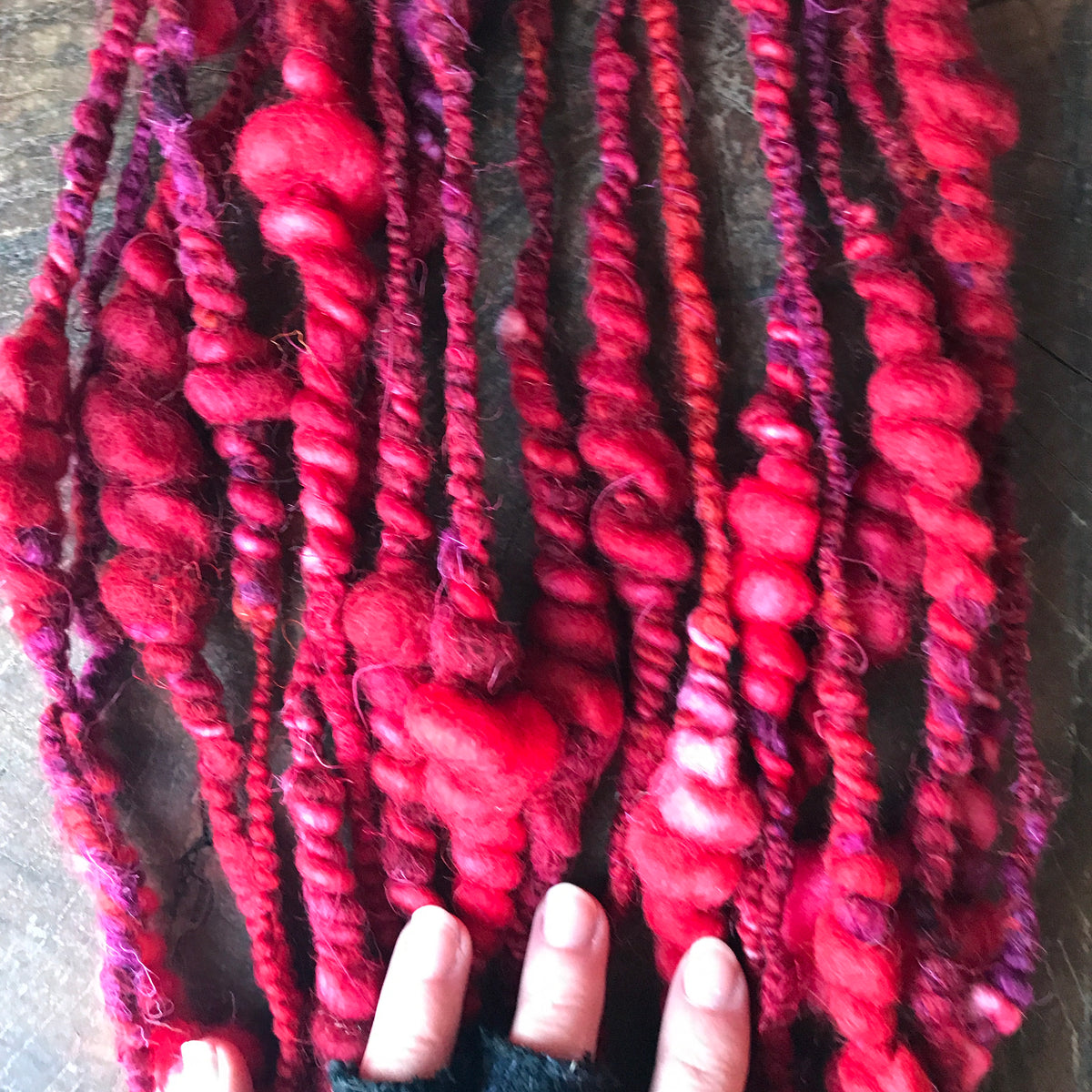Red art yarn 100g 15y - Mynoush