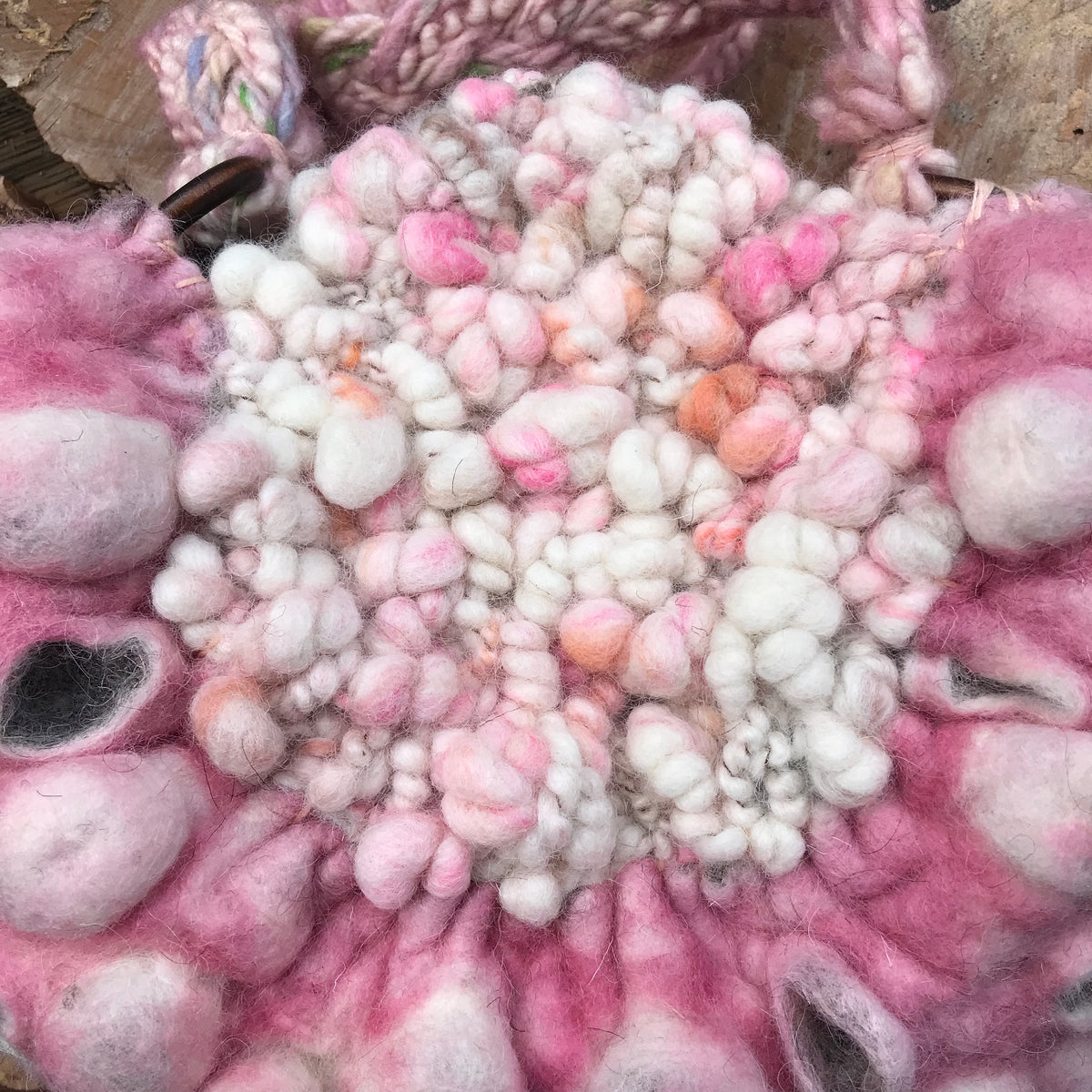 Pink Felted handbag | Sac en feutre - Mynoush