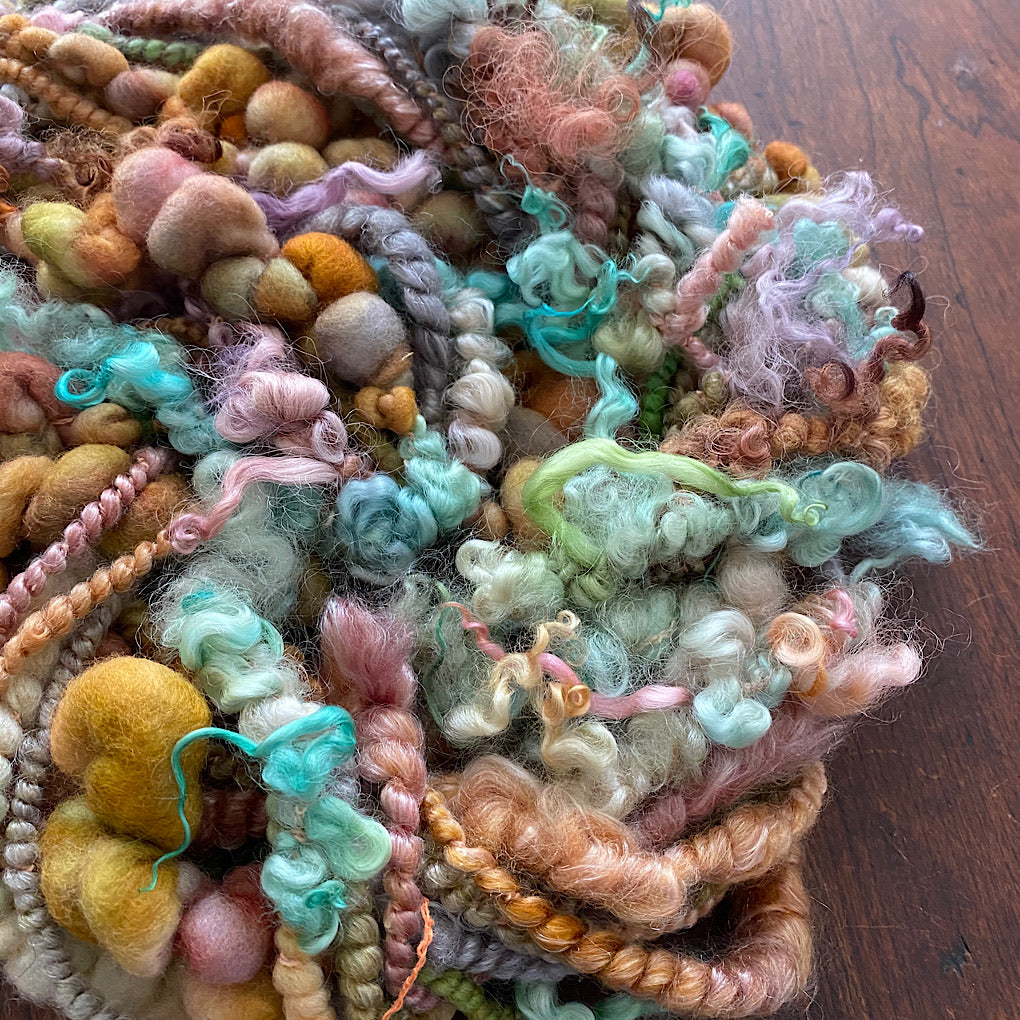 Caresse d’Avril Rich golden Signature Art yarn