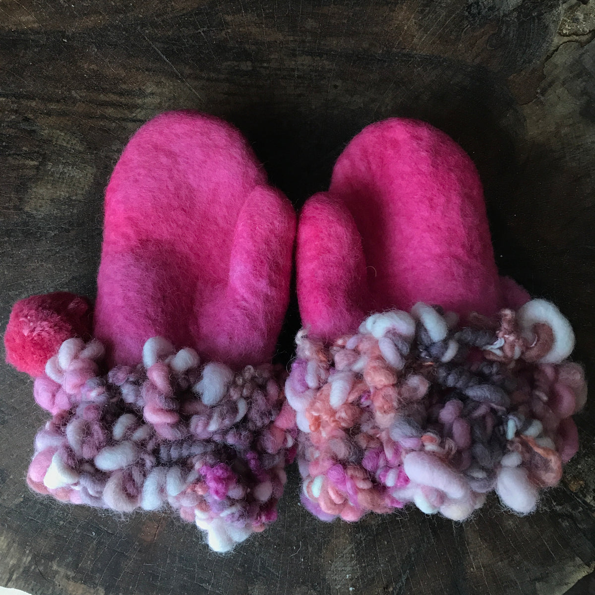 Pink felted mittens Mitaines roses en feutre - Mynoush