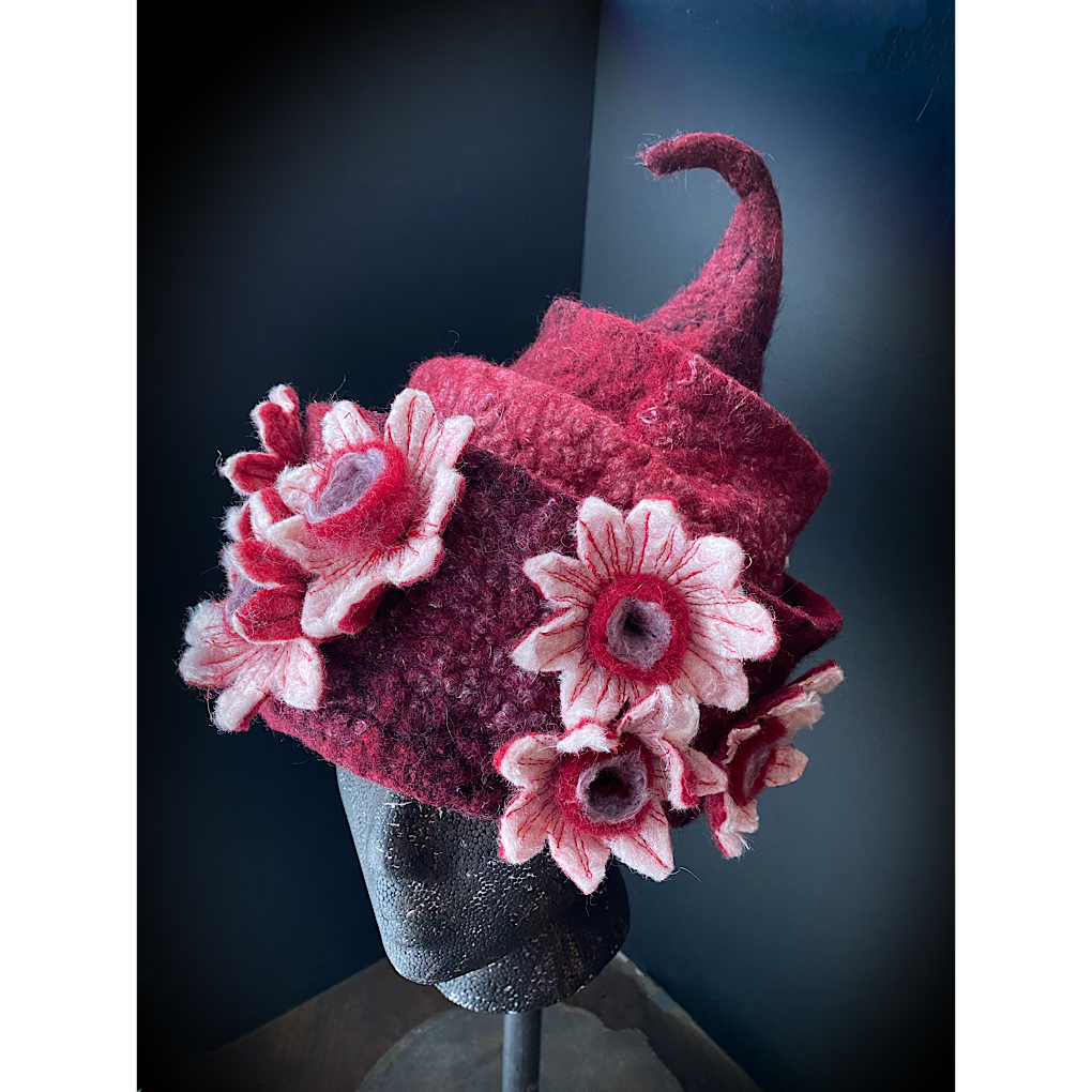 Winter is blooming - Felted hat 24.5“ medium large