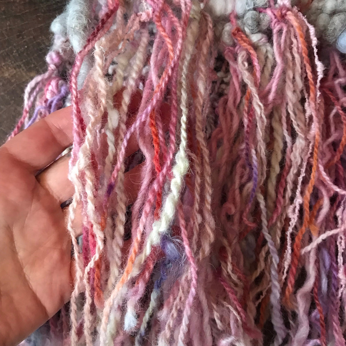 Light pink woven scarf 100% Wool Hand woven 90” x 9”| Foulard rose en laine tissé main 90”x9” - Mynoush