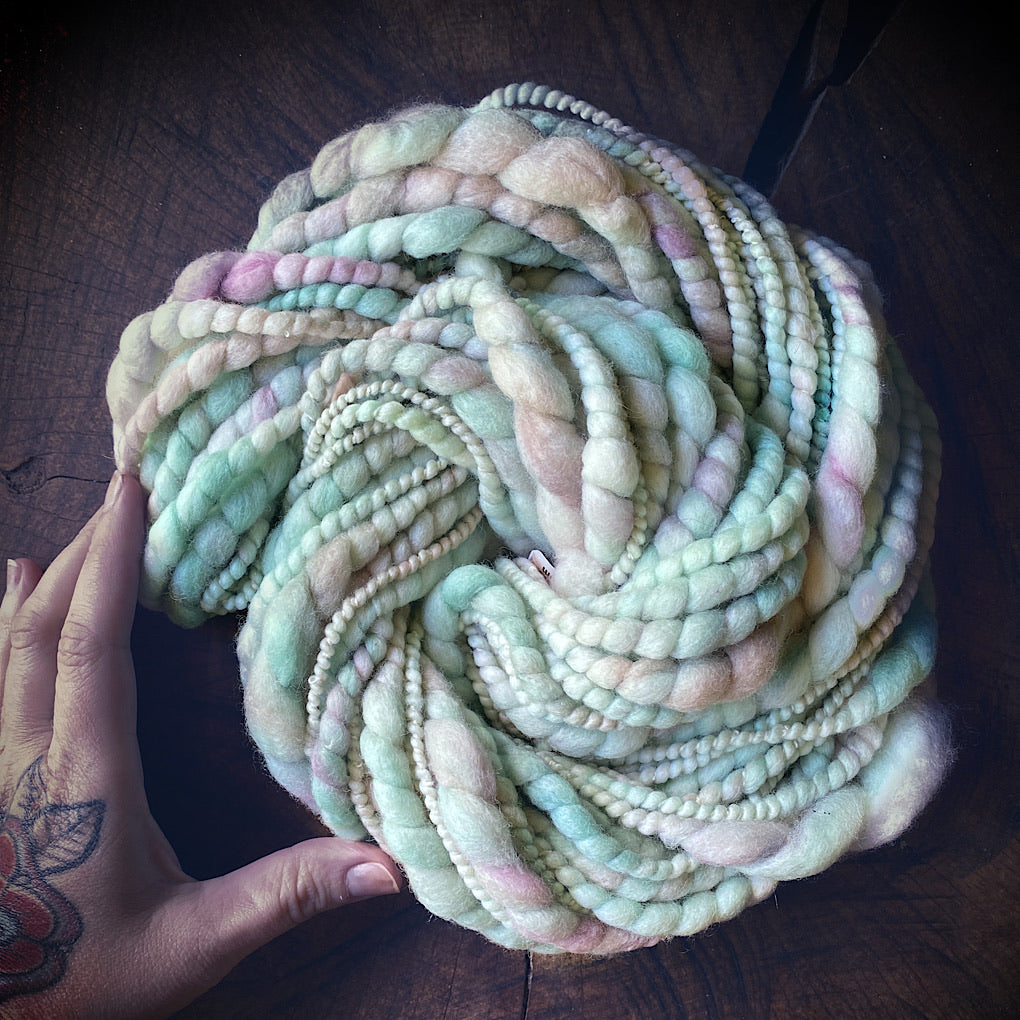 Menthe antique jumbo spiral merino yarn