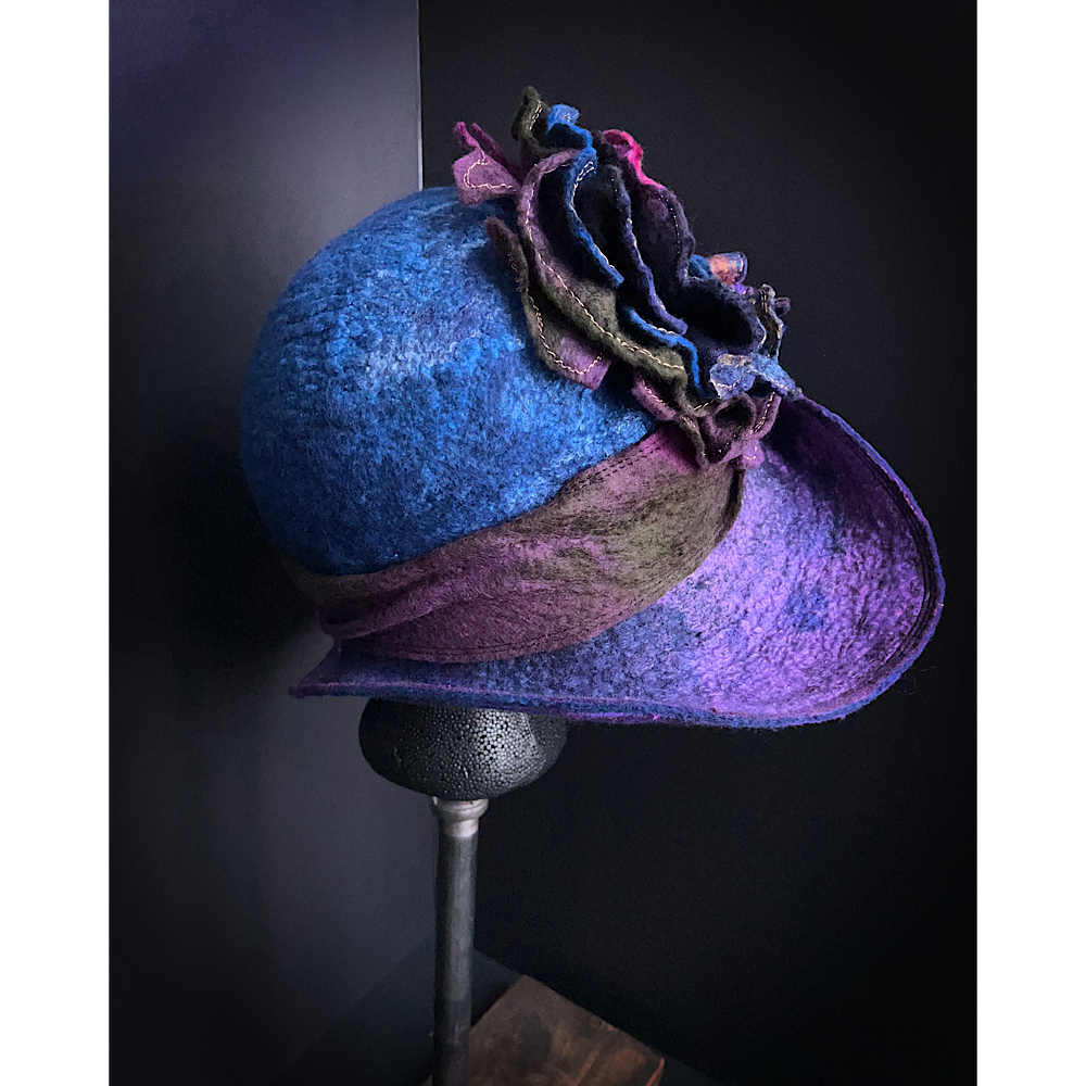 Felted flapper’s hat with rose size 23.5”