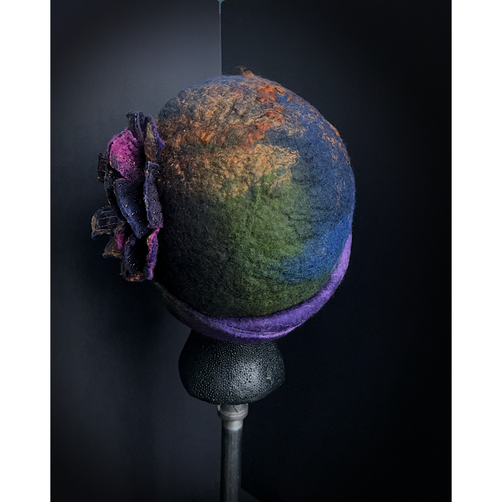 Felted hat size 22“ small