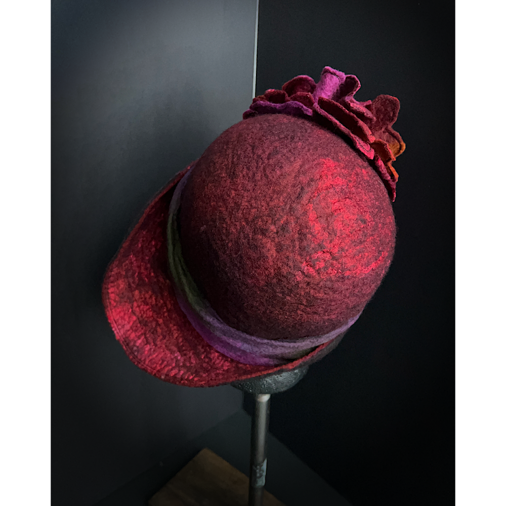 Felted flapper’s hat with rose size 23.5”