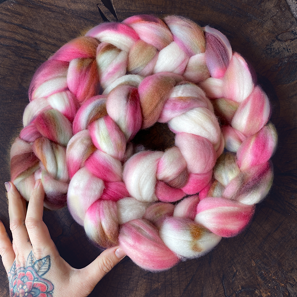 Hand dyed 22 microns roving