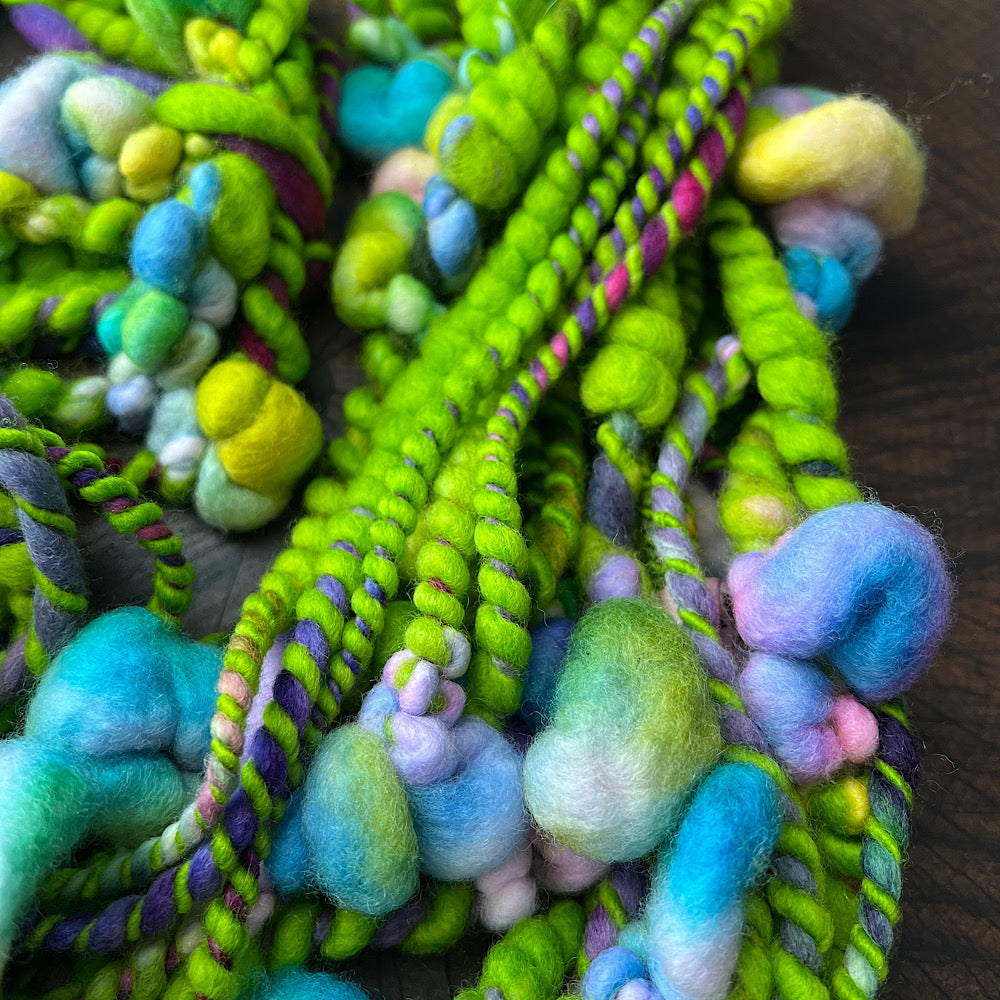 Frog twist art yarn