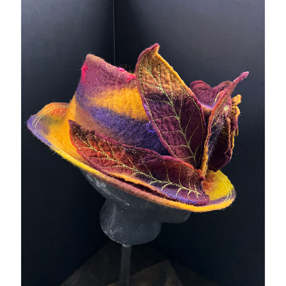 Felted top hat with rose - 23“