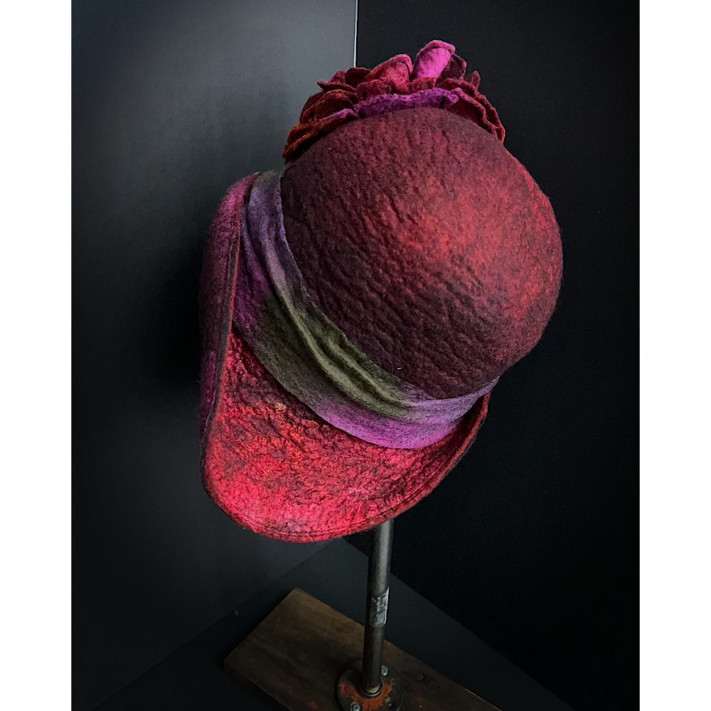 Felted flapper’s hat with rose size 23.5”