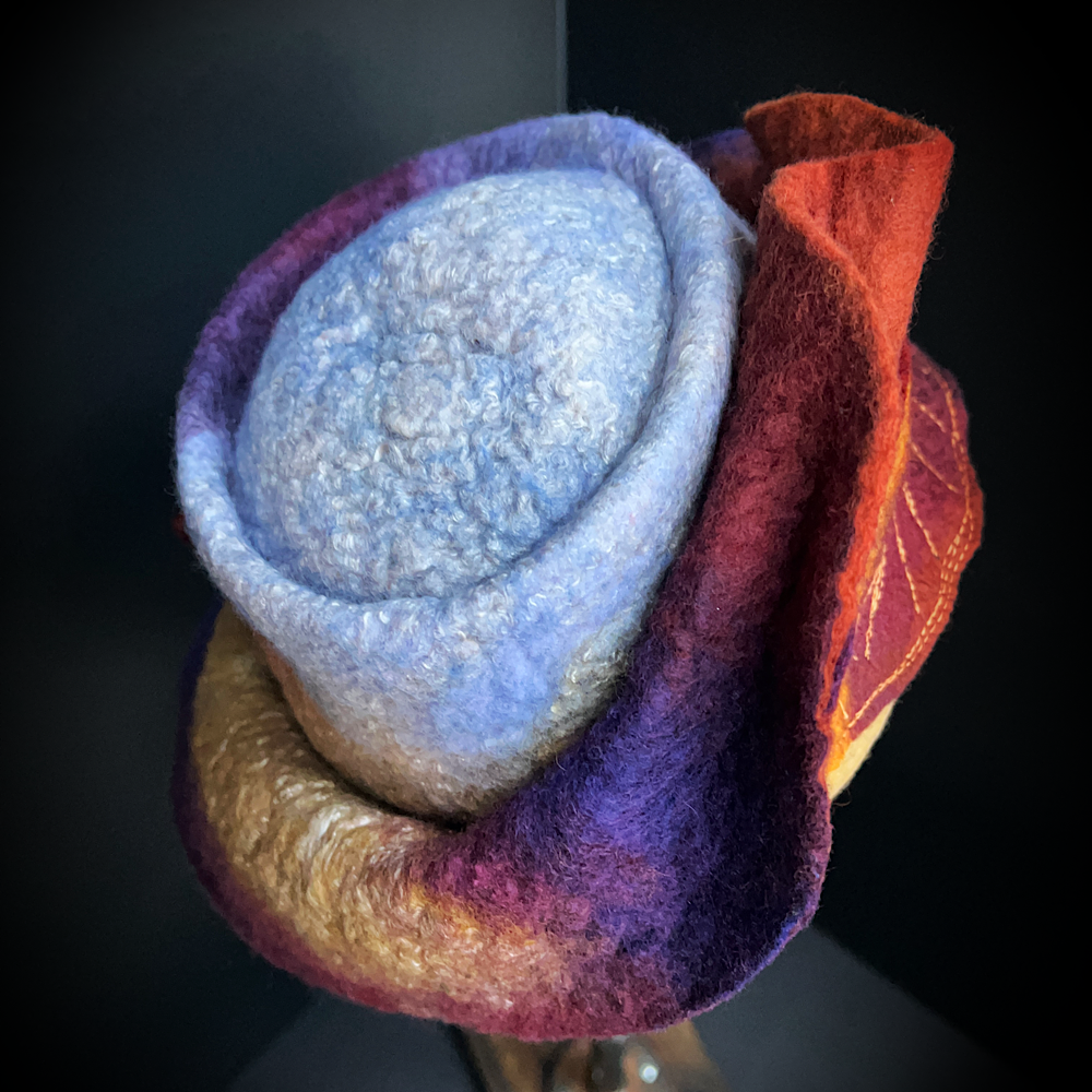 Felted top hat with leaves - 22“ 1/4