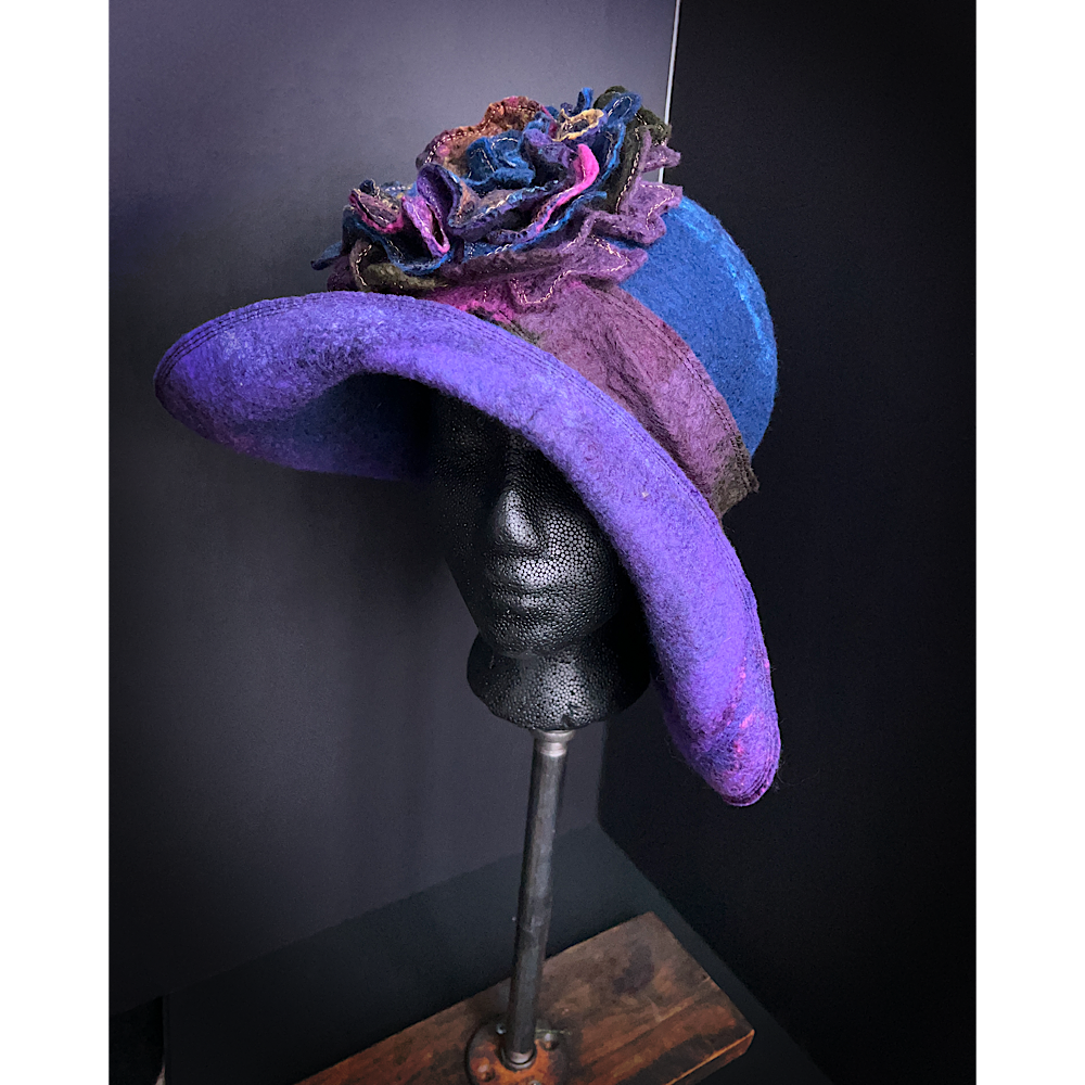 Felted flapper’s hat with rose size 23.5”