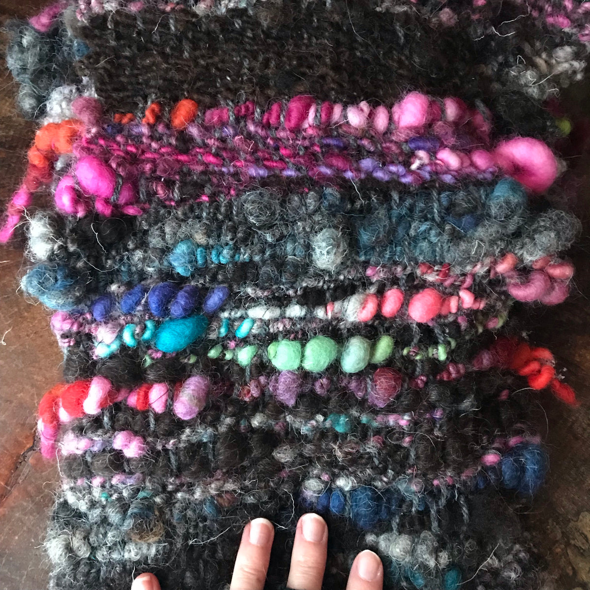 Black scarf 100% Wool - Foulard 100% laine rouge - Mynoush