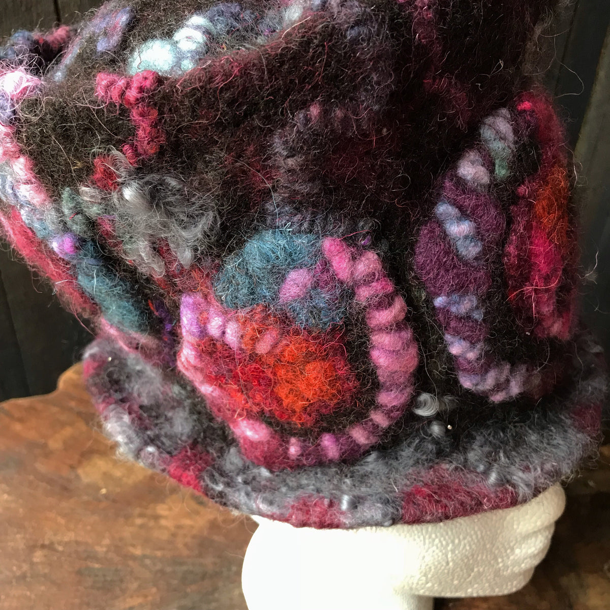 Black felted hat 100% Wool size 23” | Chapeau Noir en feutre 100% laine Taille 23” - Mynoush