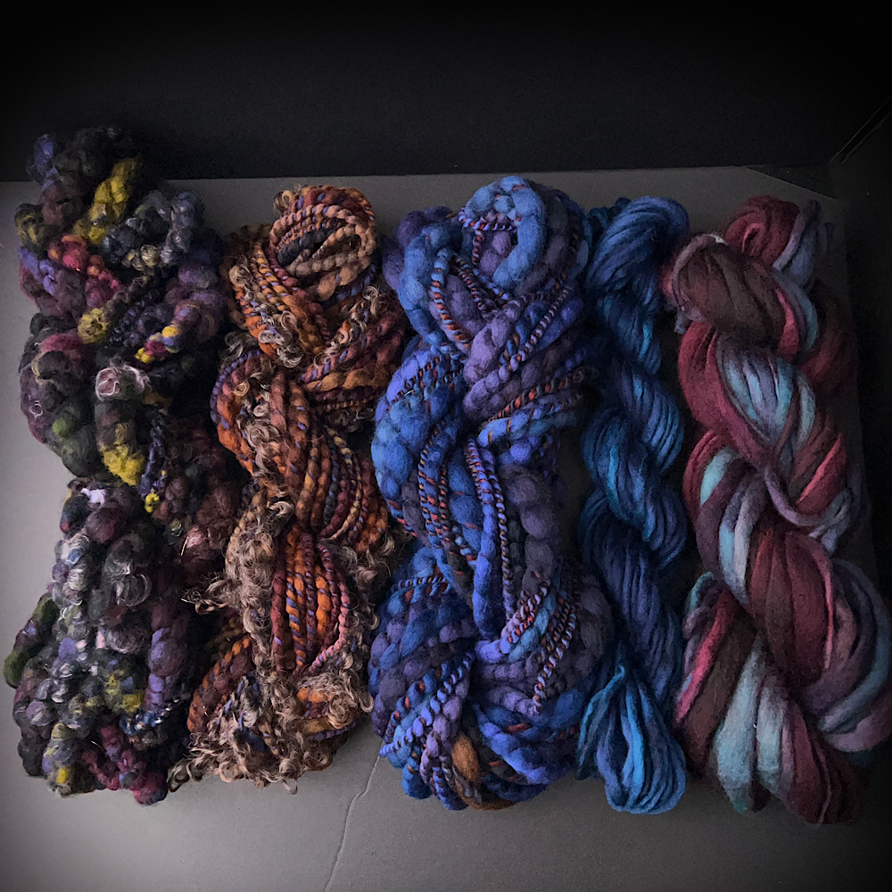 Art yarns kit for weaving