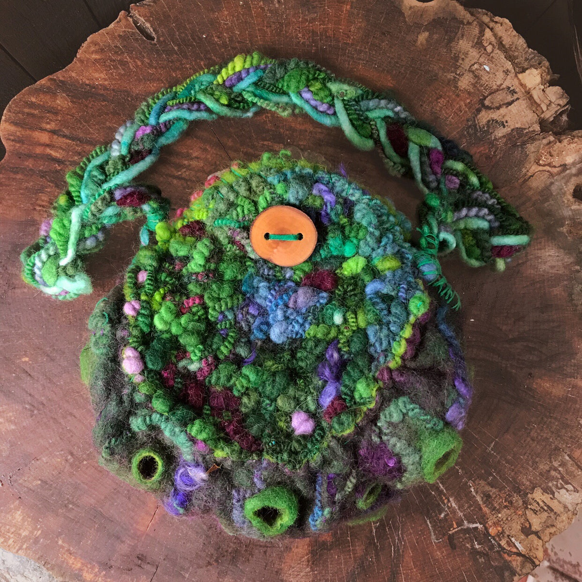 Green felted handbag with bubbles | Sac bandoulière BULLES en feutre VERT - Mynoush