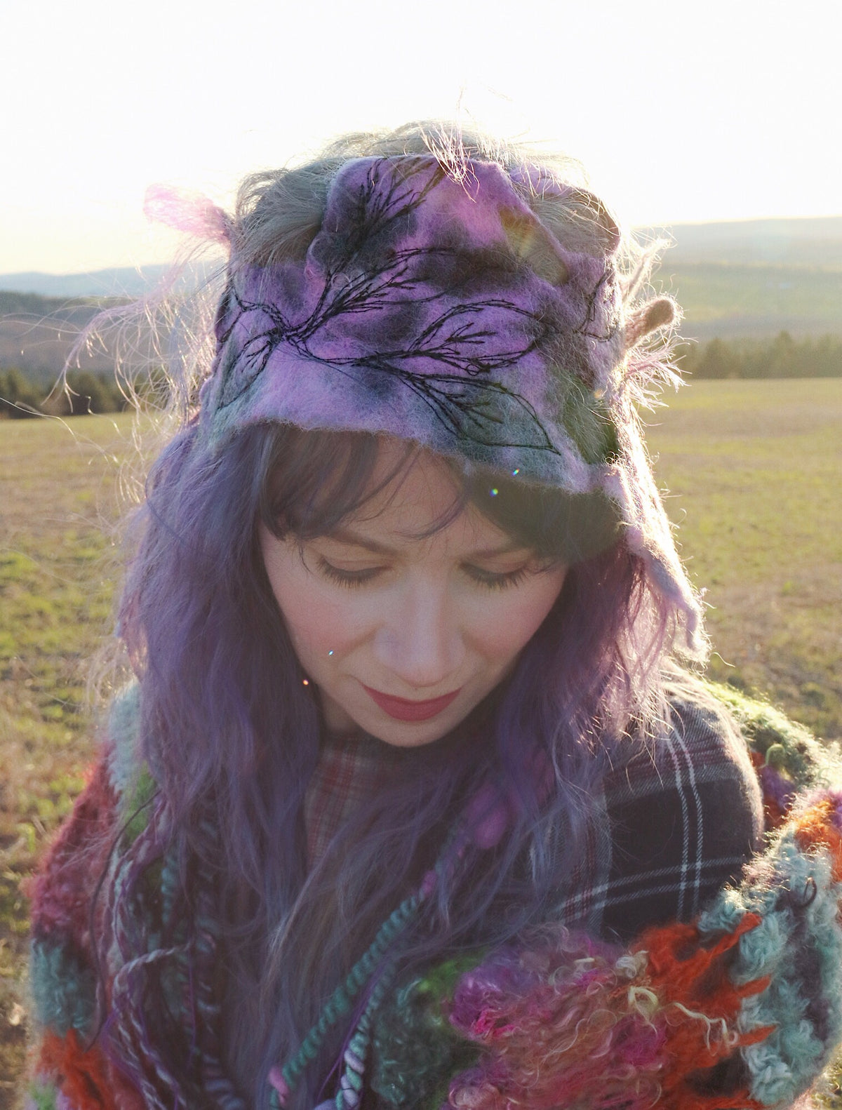 Purple felted headband with embroidery | Bandeau mauve en feutre avec broderie - Mynoush