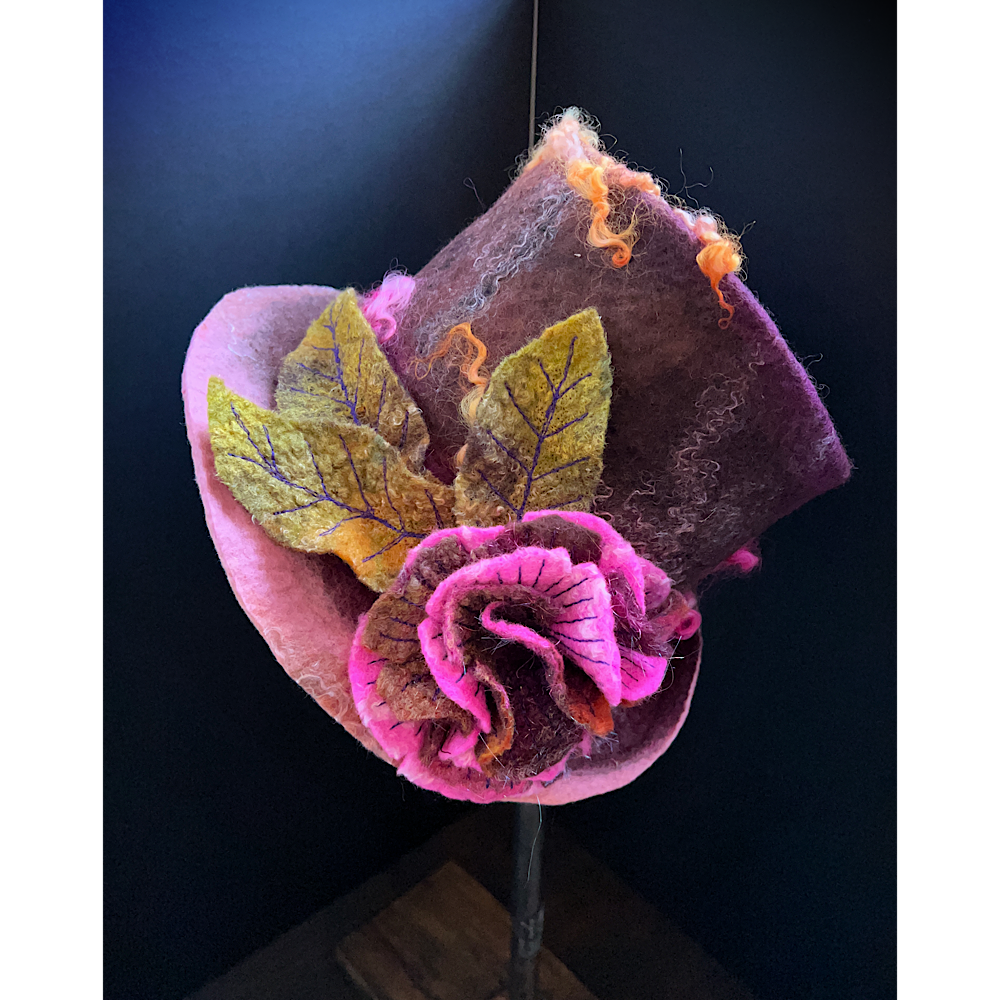 Felted top hat with rose - 24“