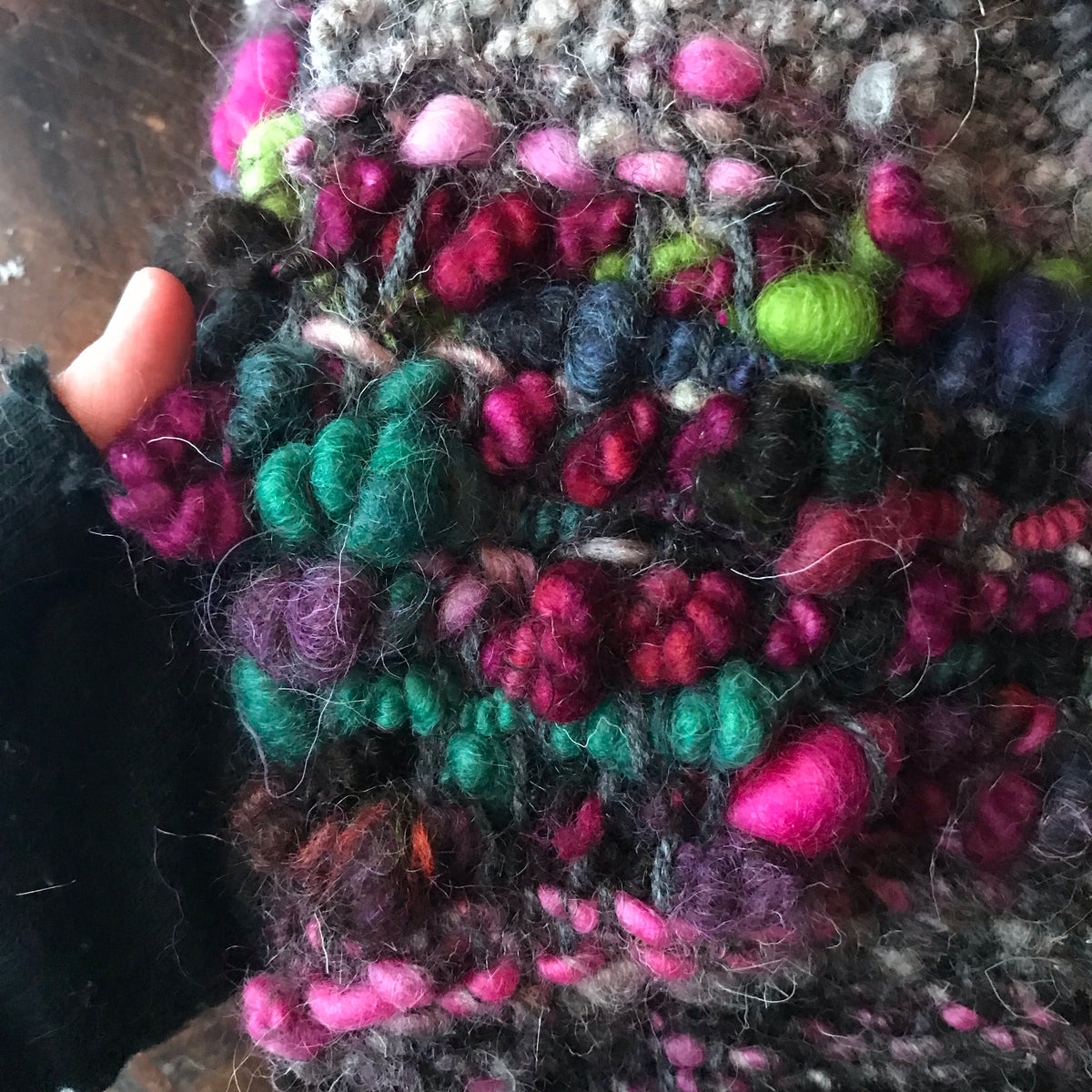 Black scarf 100% Wool - Foulard 100% laine rouge - Mynoush