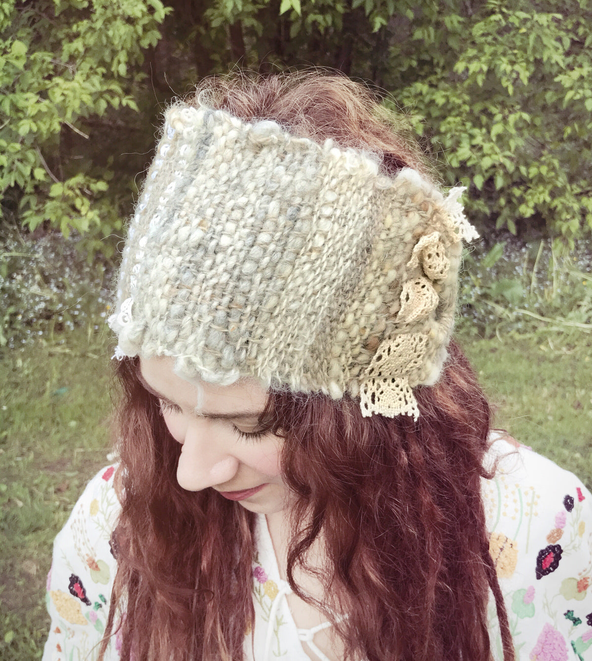 Pale beige hand woven headband with lace | Bandeau beige tissé avec dentelle - Mynoush