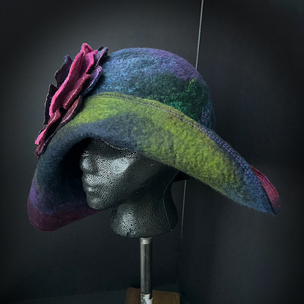 Felted flapper’s hat with rose size 24” large