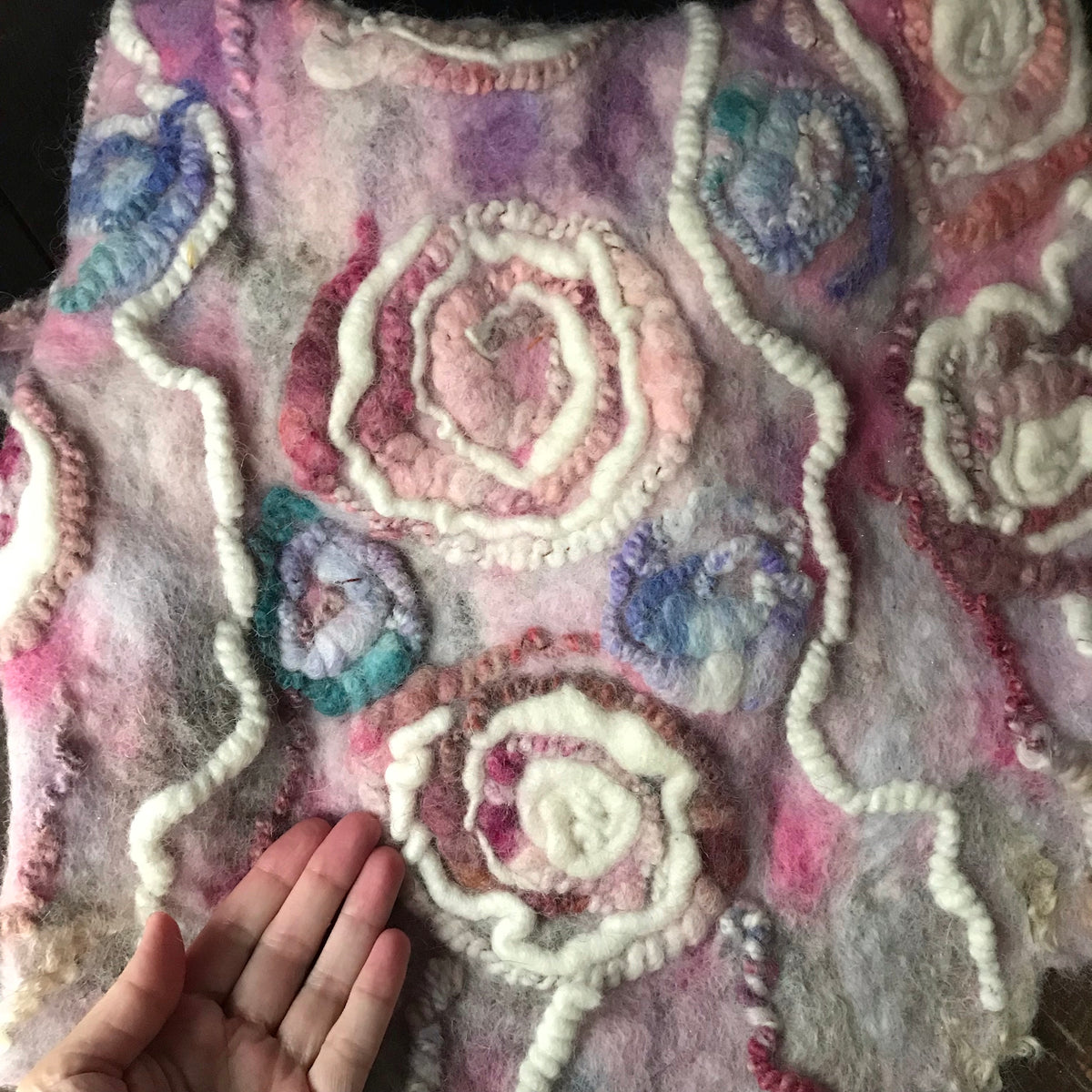 Felted triangular shawl | Châle en feutre 58” x 21” - Mynoush