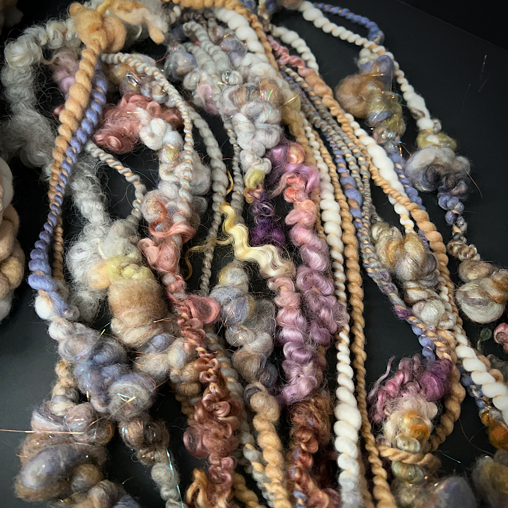 Art yarns kit for weaving