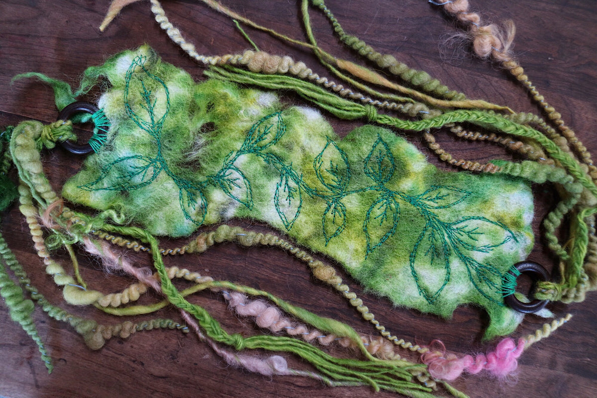 Green felted headband | Bandeau vert en feutre - Mynoush