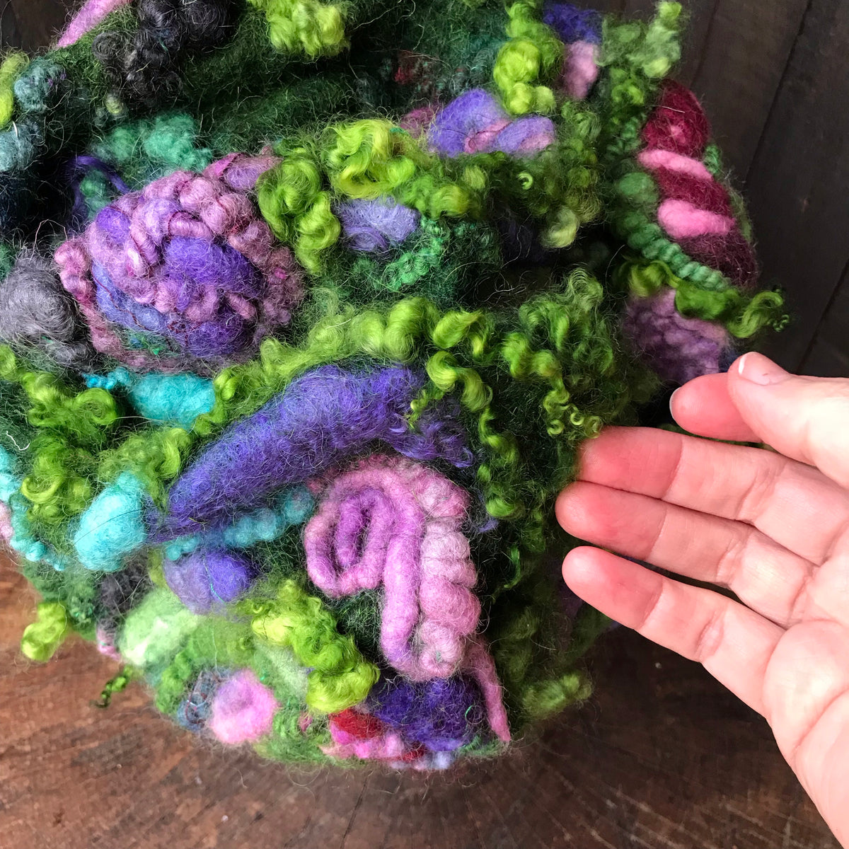 Green felted hat size 23” | Chapeau Vert en feutre grandeur 23” - Mynoush