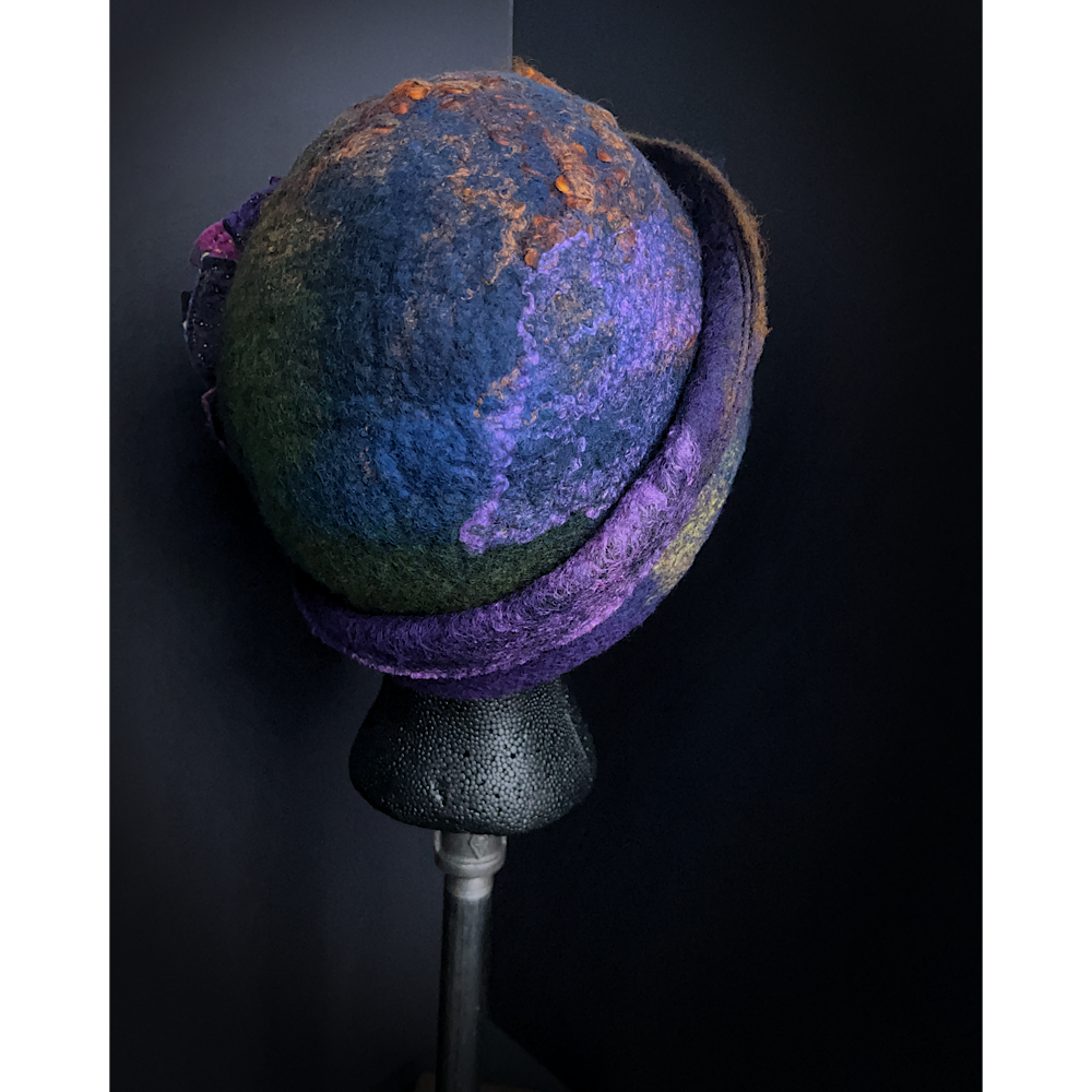 Felted hat size 22“ small