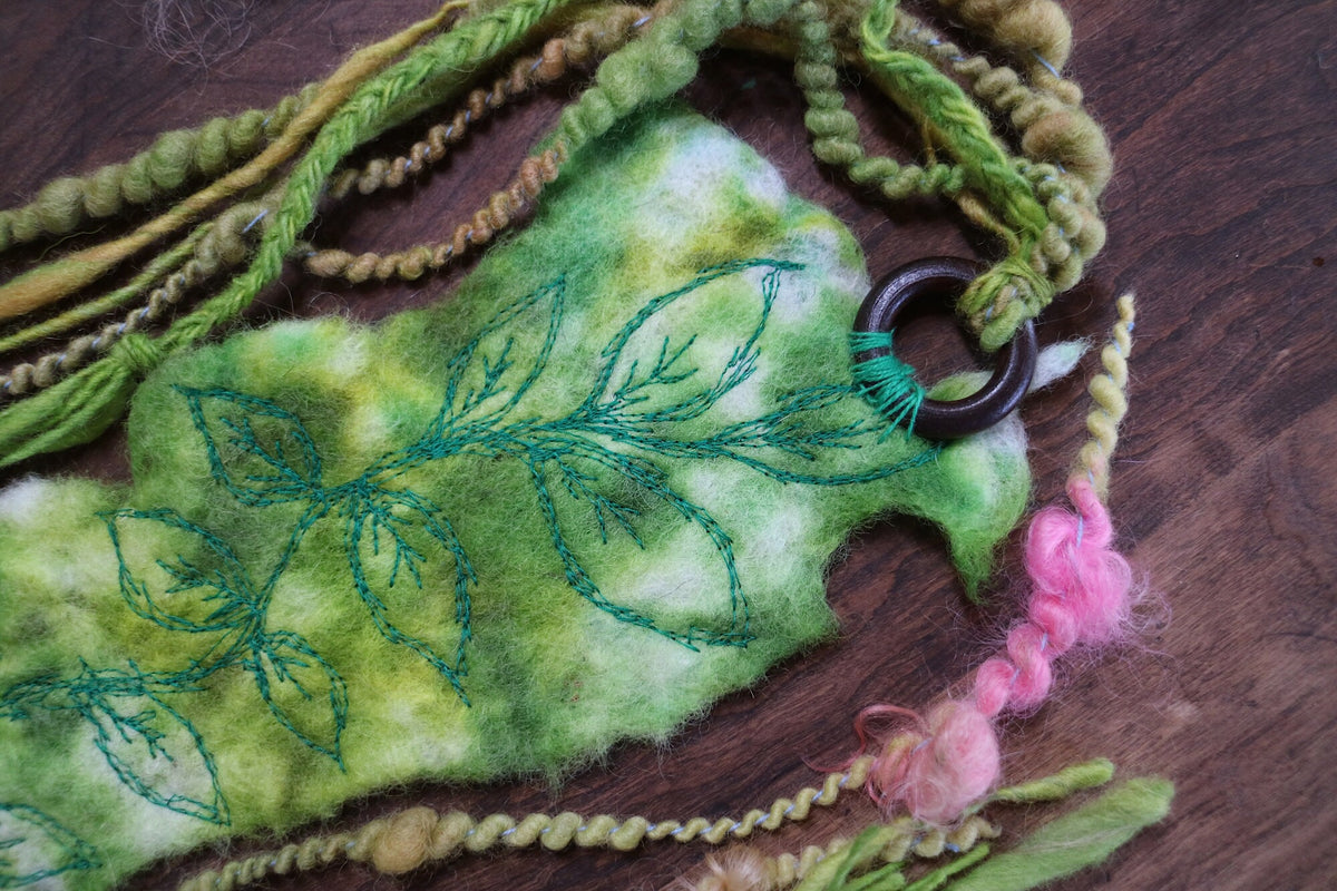 Green felted headband | Bandeau vert en feutre - Mynoush