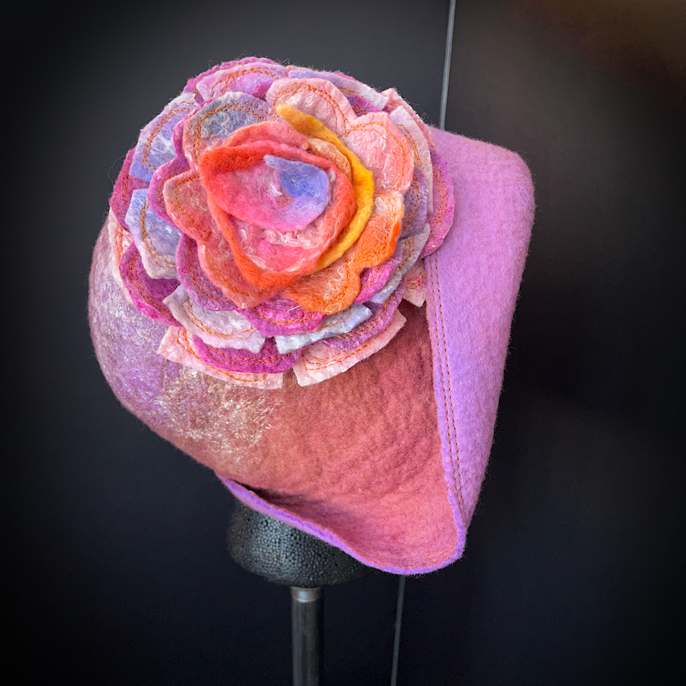Felted flapper’s hat with rose size 23.5”