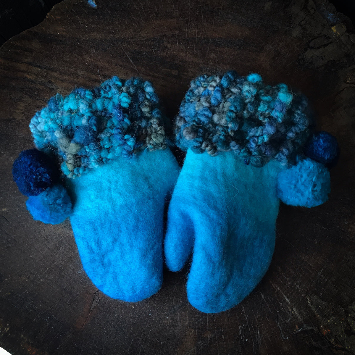 Blue felted mittens Mitaines bleues en feutre - Mynoush