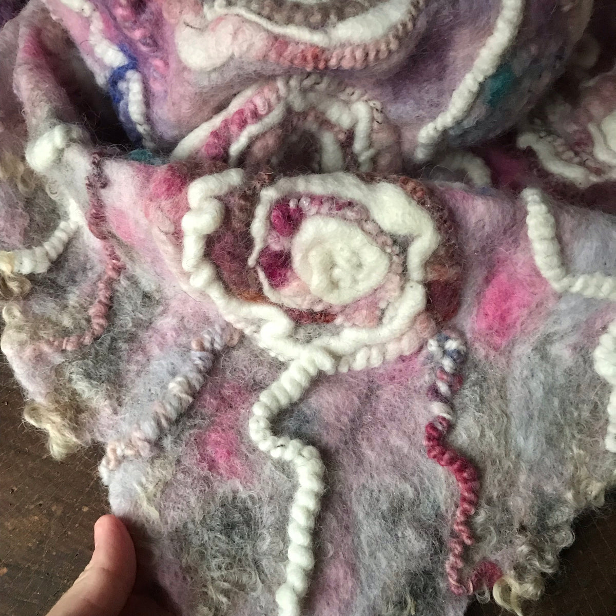 Felted triangular shawl | Châle en feutre 58” x 21” - Mynoush