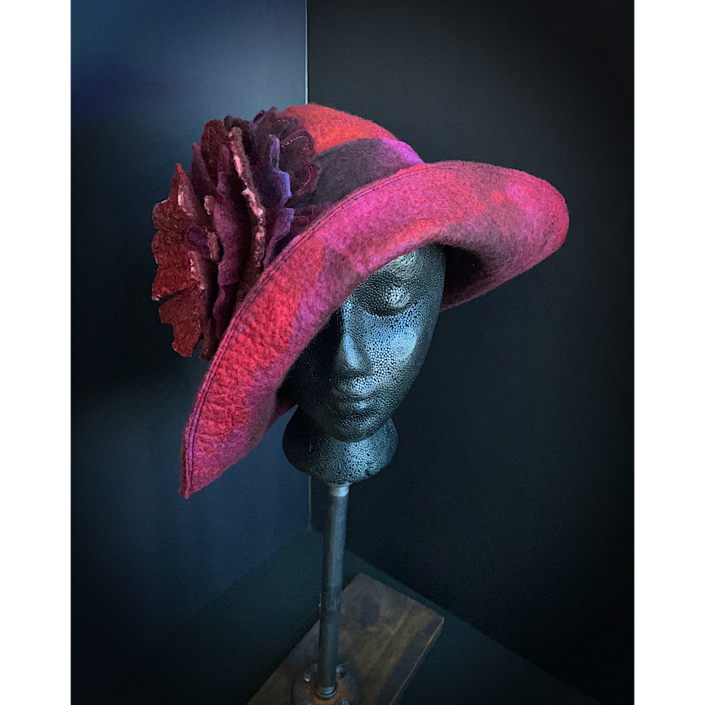 Felted flapper’s hat with rose size 23.5”