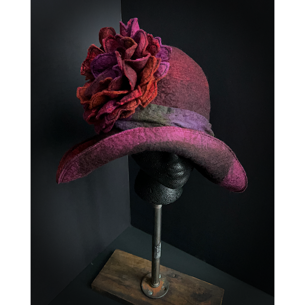 Felted flapper’s hat with rose size 23.5”