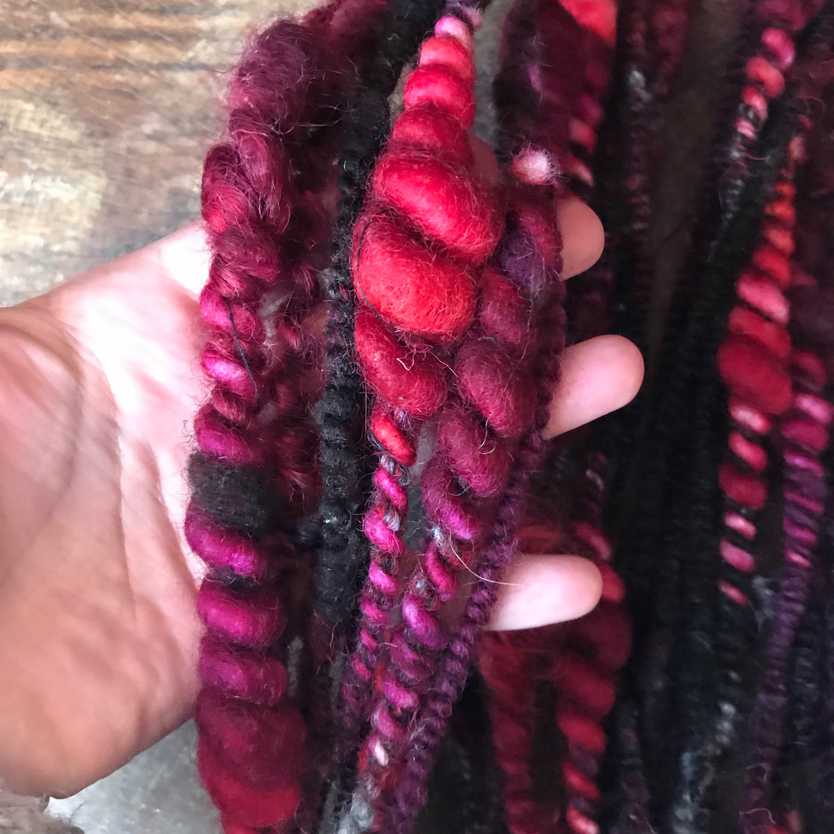 Burgundy art yarn 100g 33y - Mynoush