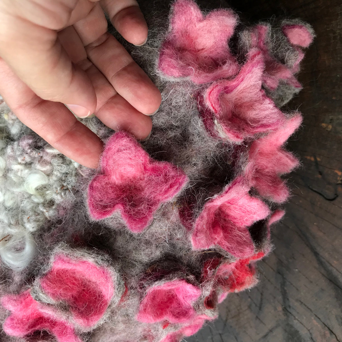 Felted handbag #4 with pink flowers - Mynoush