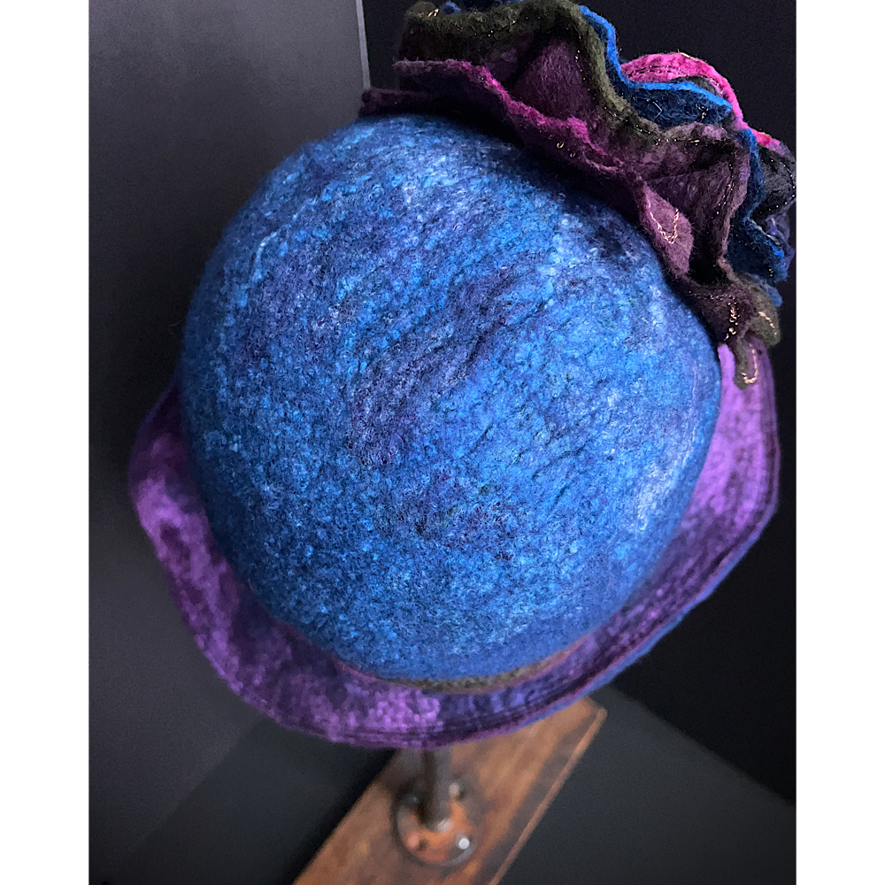 Felted flapper’s hat with rose size 23.5”