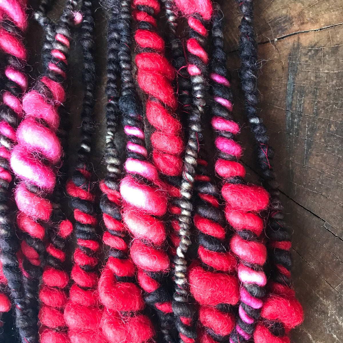 Red art yarn 100g 13y - Mynoush