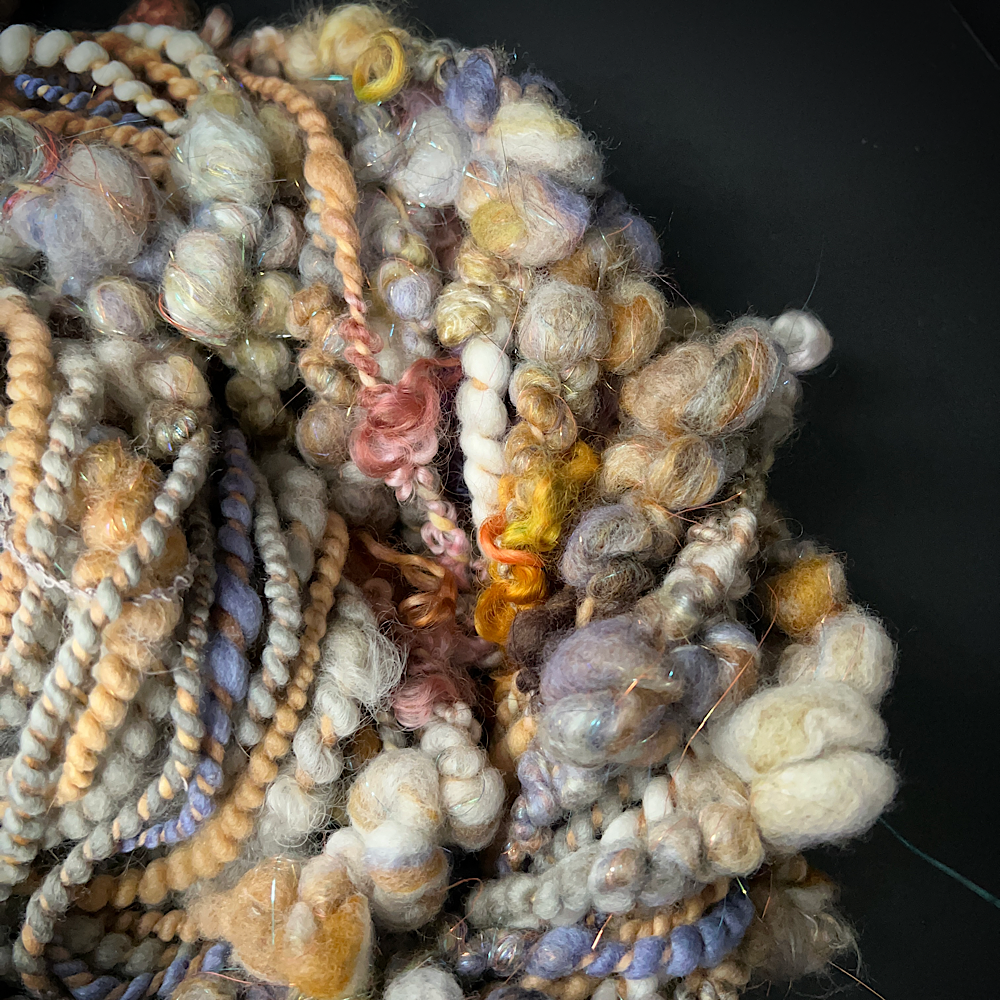 Art yarns kit for weaving