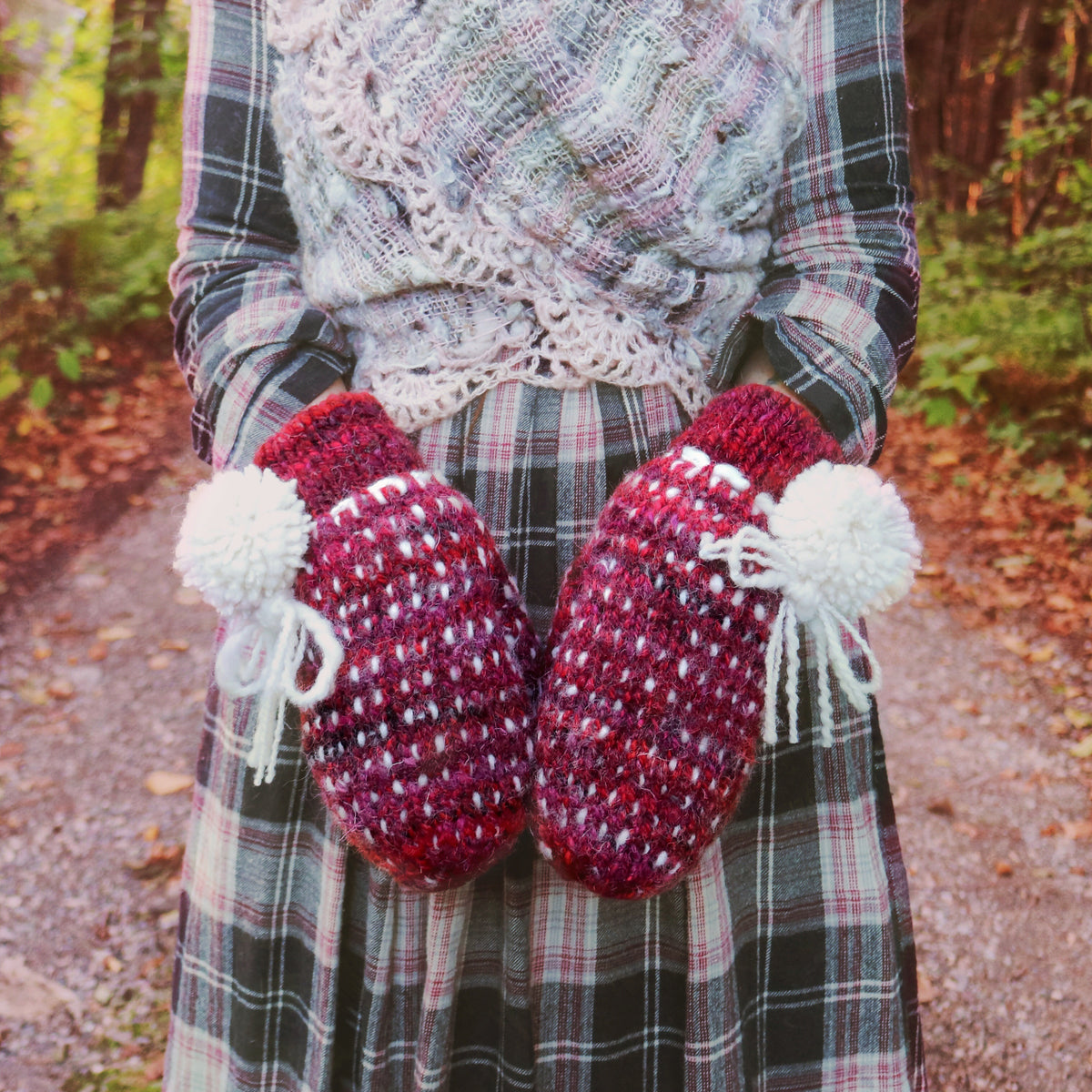 Red Thrummed mittens 100% wool| Mitaine thrummed 100% laine - Mynoush