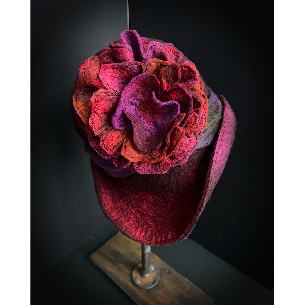 Felted flapper’s hat with rose size 23.5”