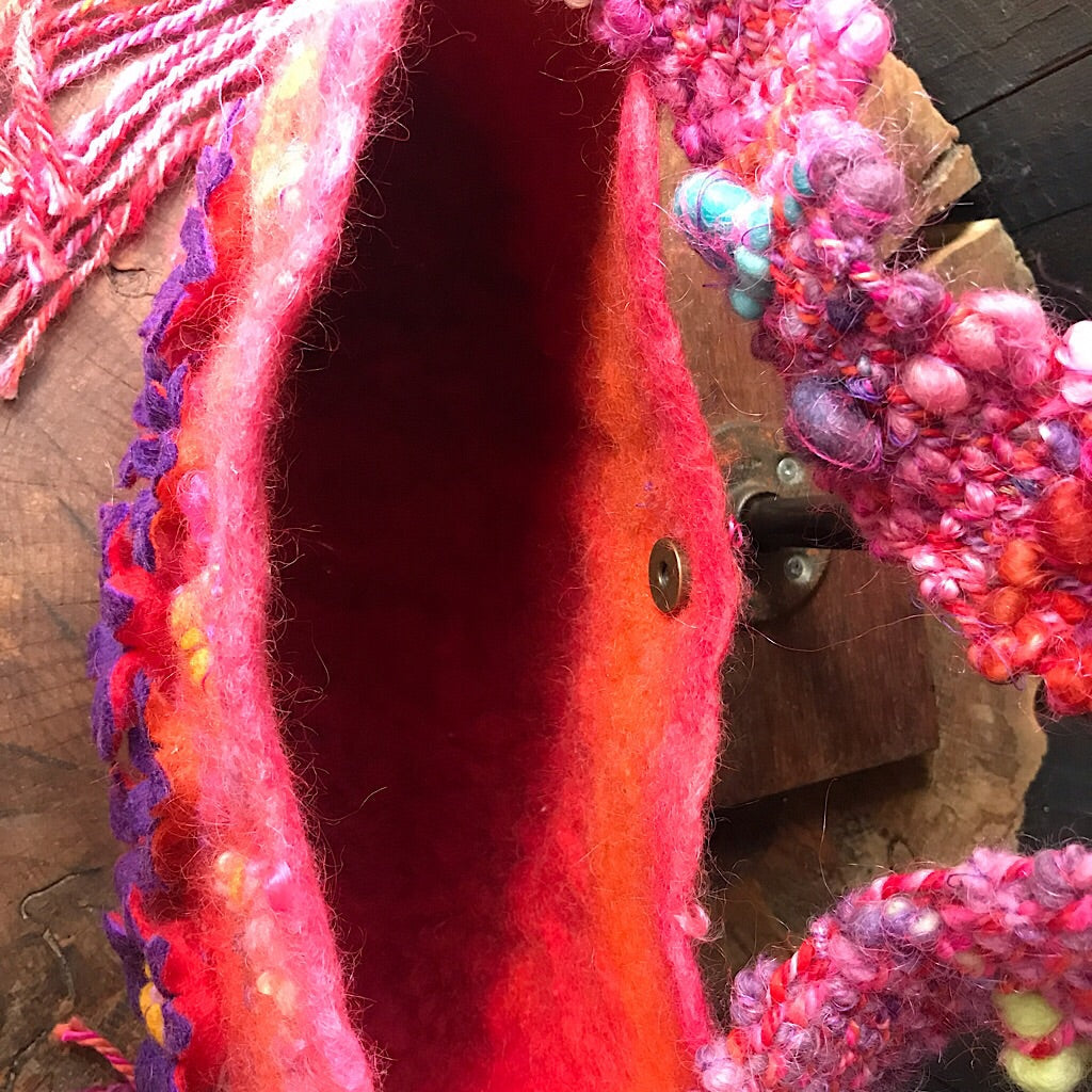 Video - Felting bag with balls resists and metal buckle